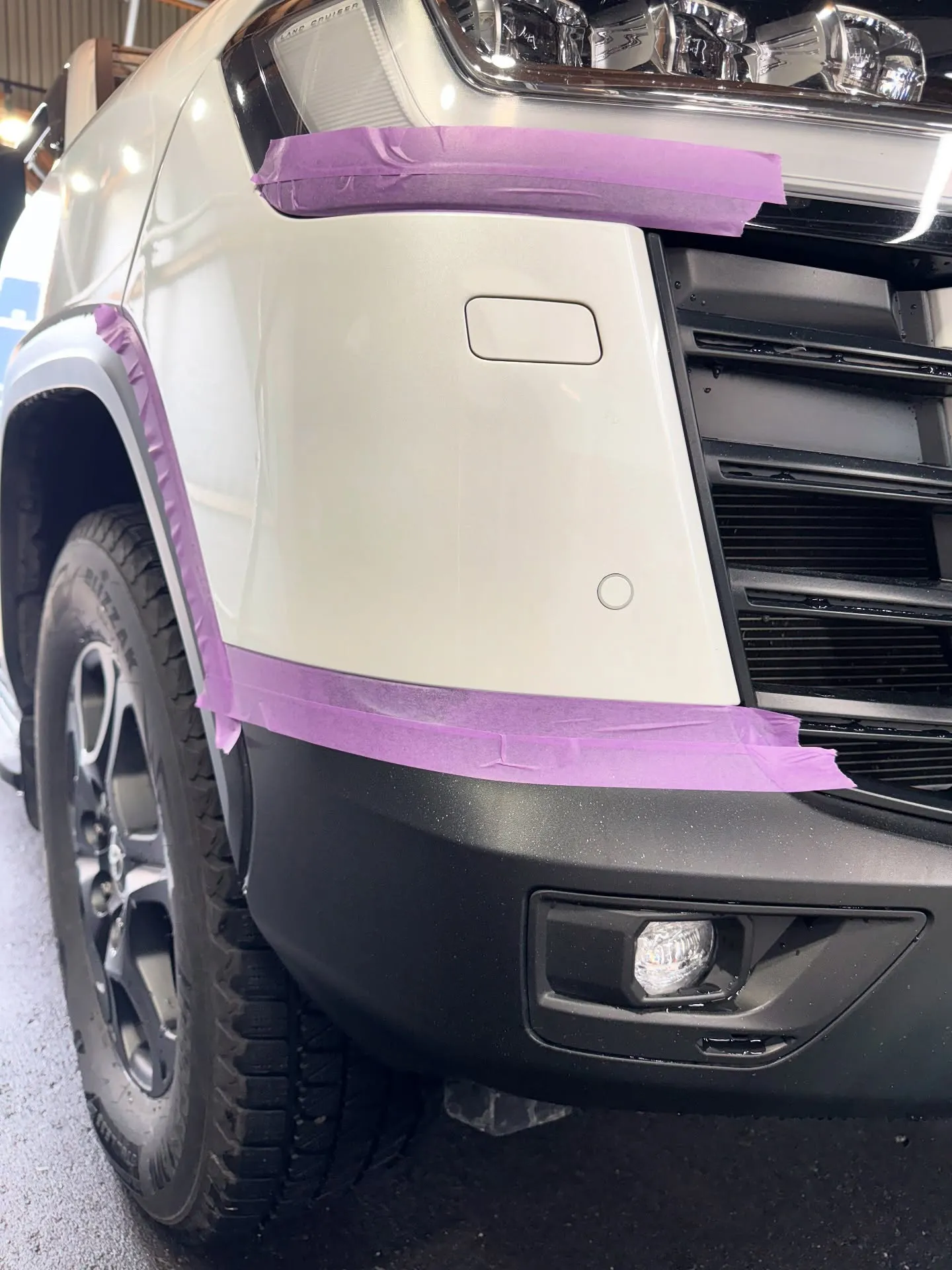 トヨタ　GRランドクルーザー　下地処理研磨＋部分傷除去＋C3...