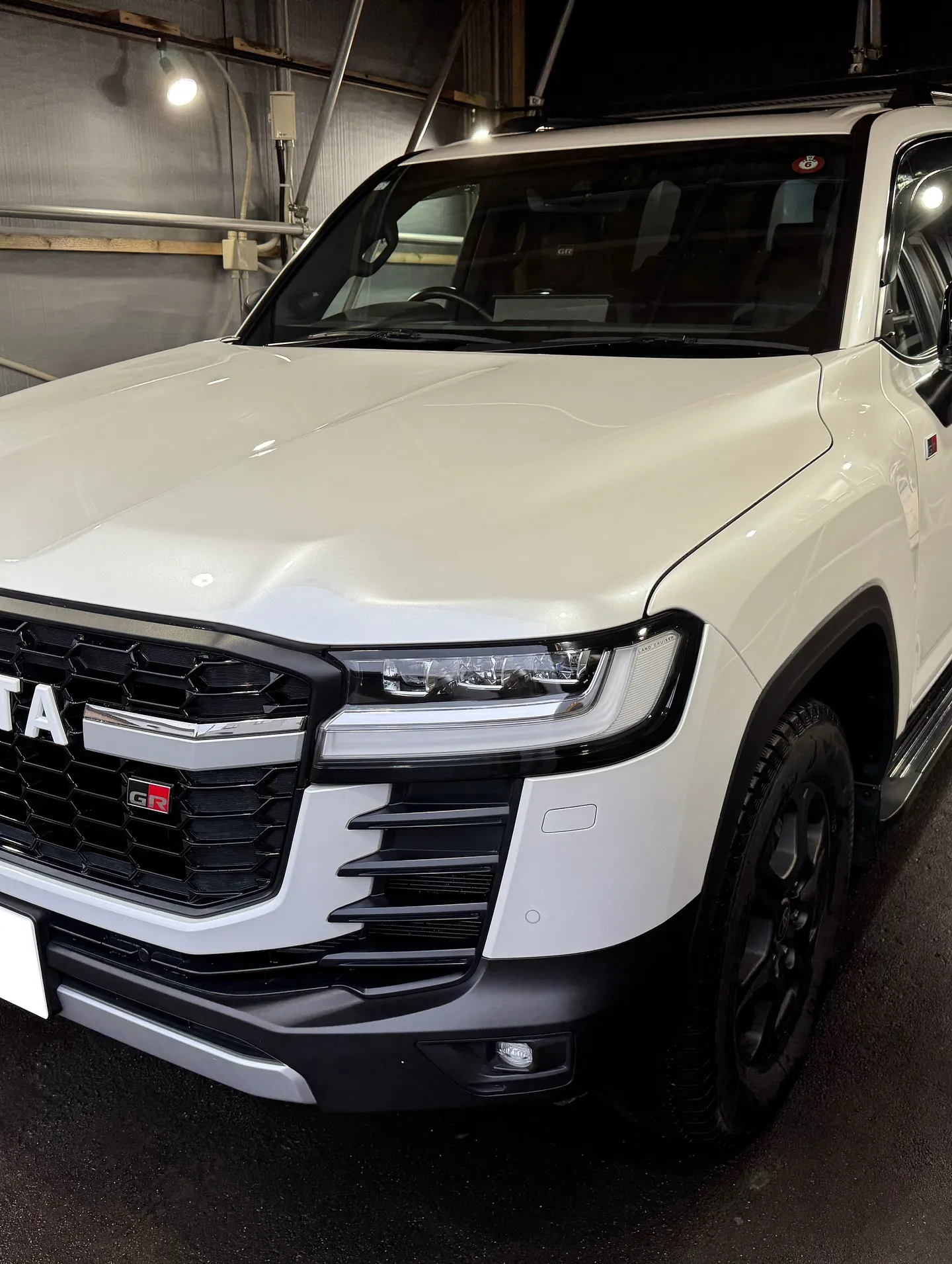 トヨタ　GRランドクルーザー　下地処理研磨＋部分傷除去＋C3...