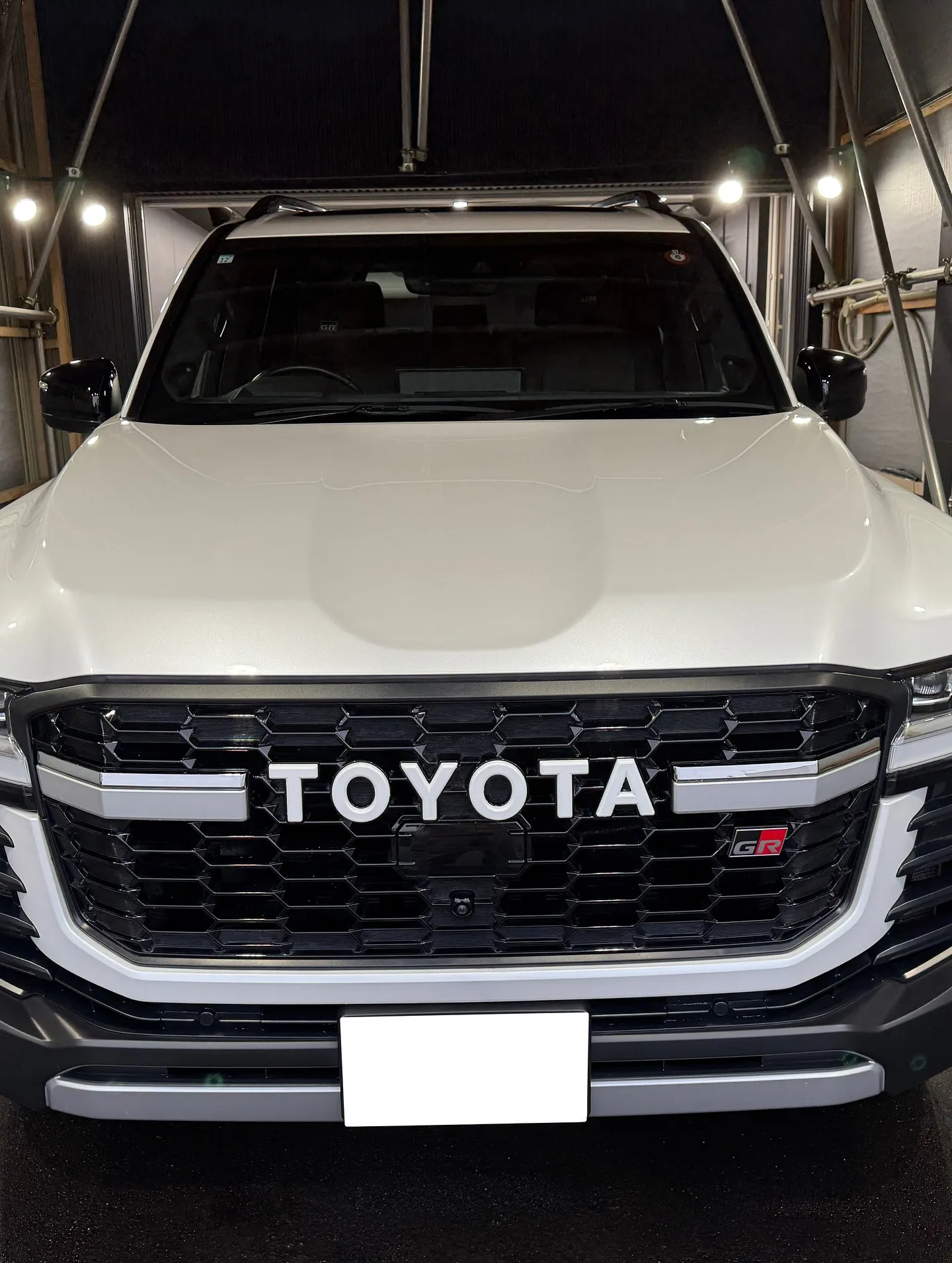 トヨタ　GRランドクルーザー　下地処理研磨＋部分傷除去＋C3...