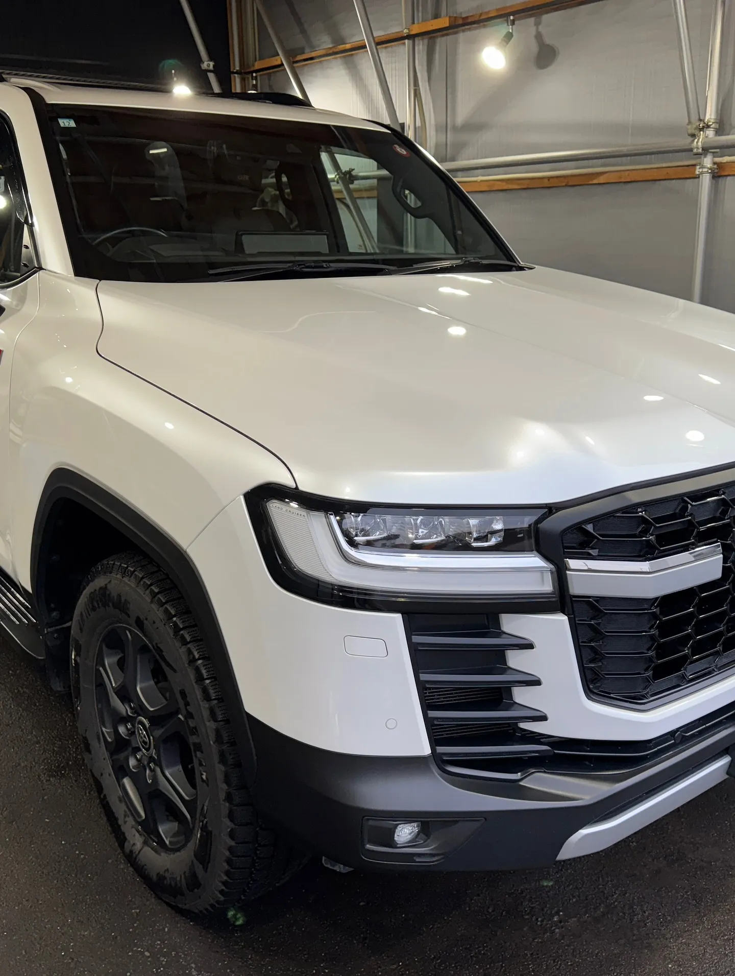 トヨタ　GRランドクルーザー　下地処理研磨＋部分傷除去＋C3...