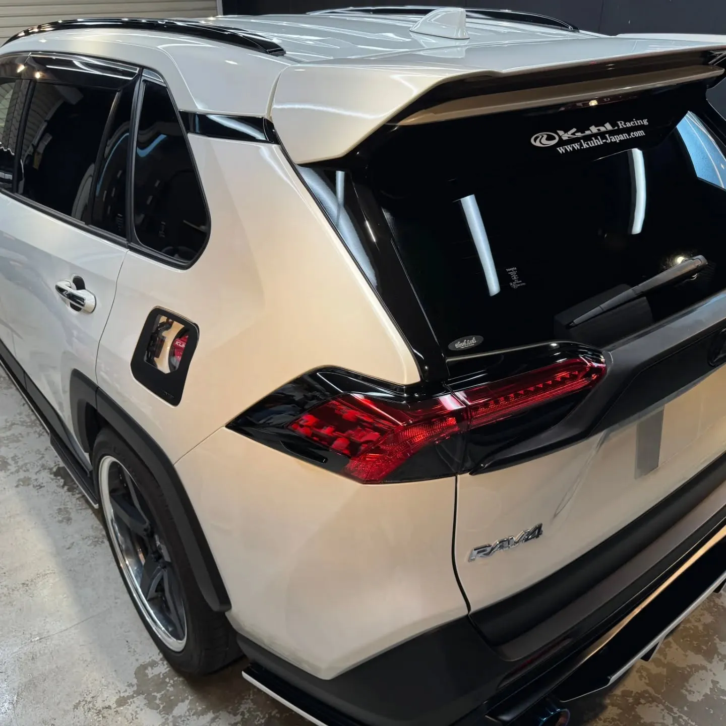 TOYOTA RAV4 ベーシック研磨（コーティングなし）