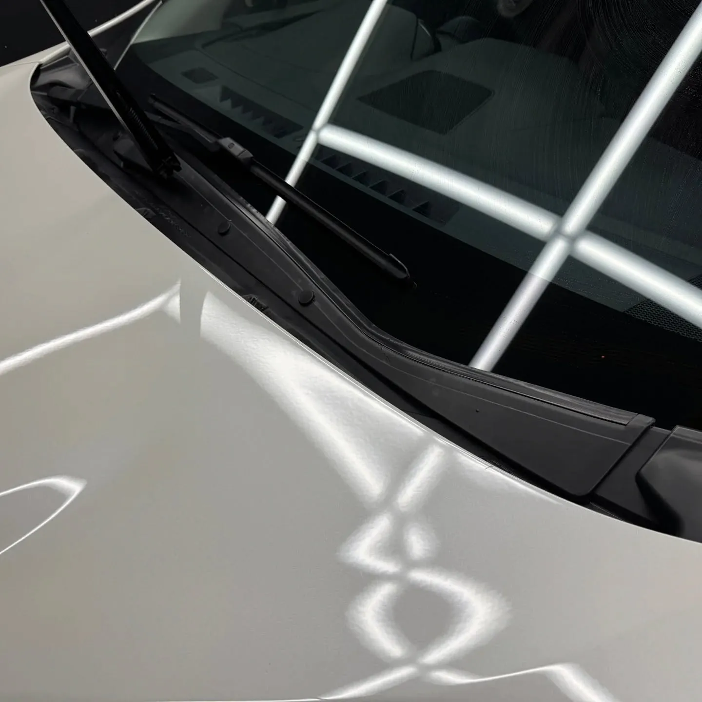 フロントガラスに発生する水アカ