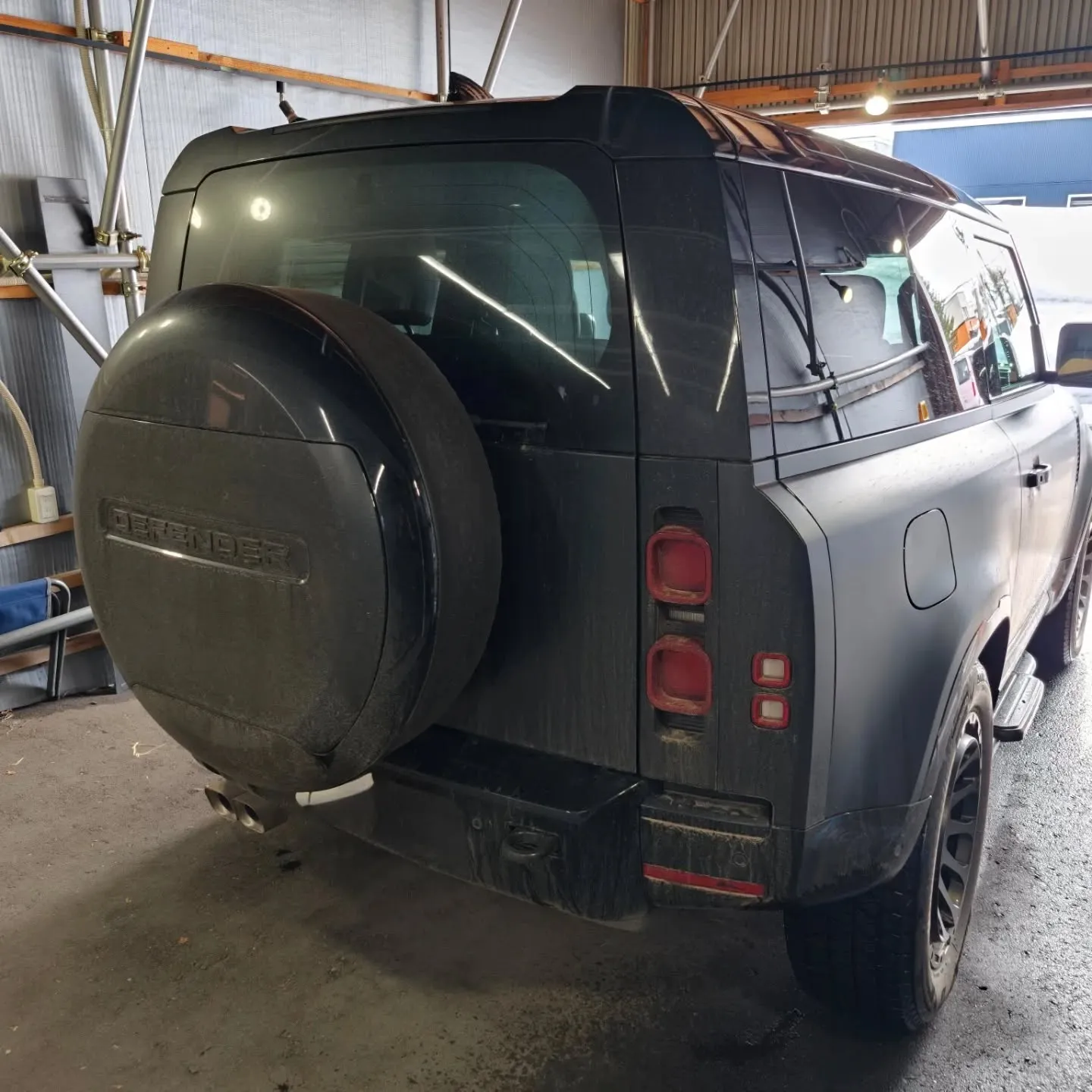 ディフェンダーの洗車を賜りました🤗