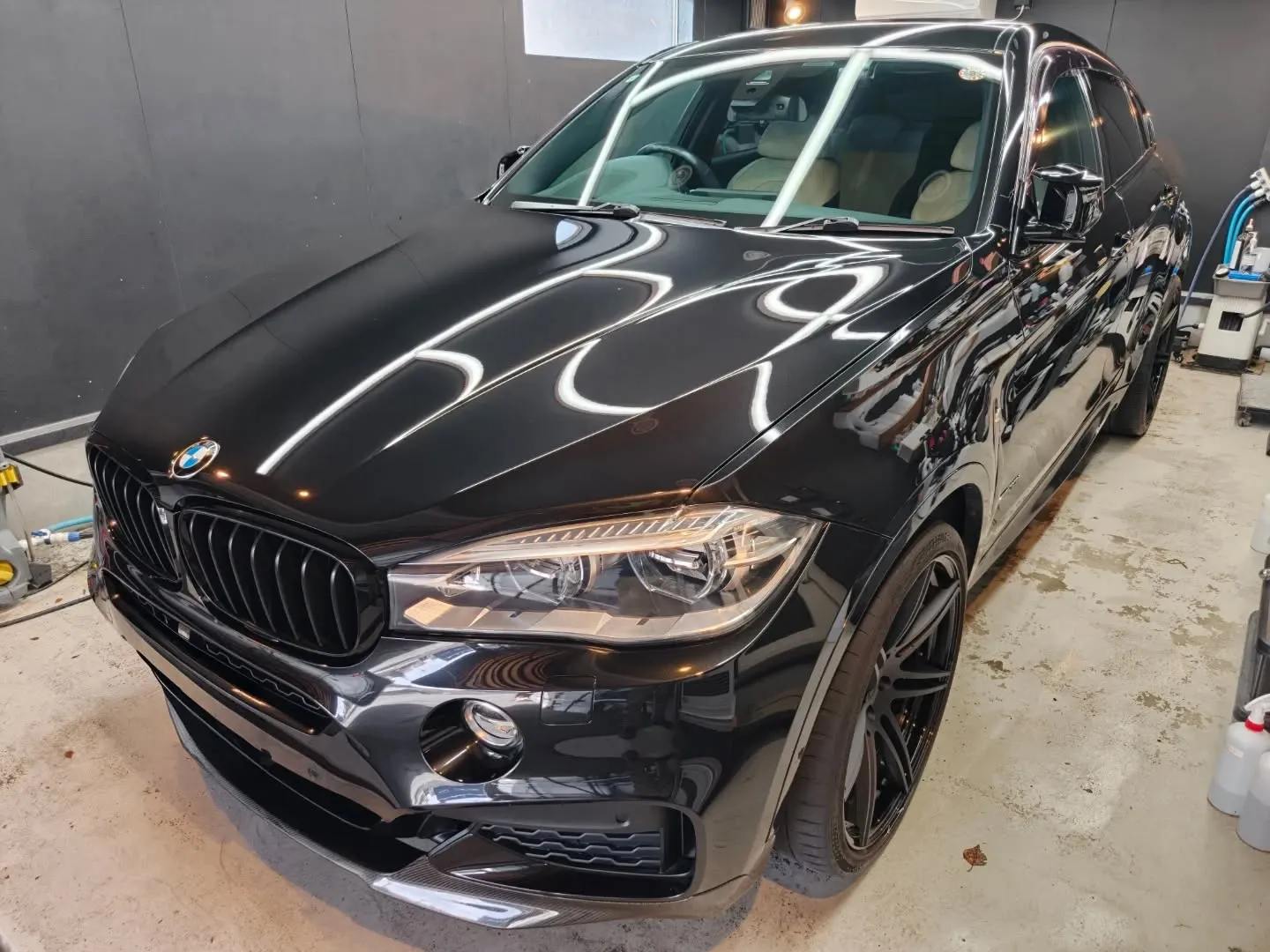 BMW X6 クイック下地処理洗浄＋下地処理研磨（コーティン...