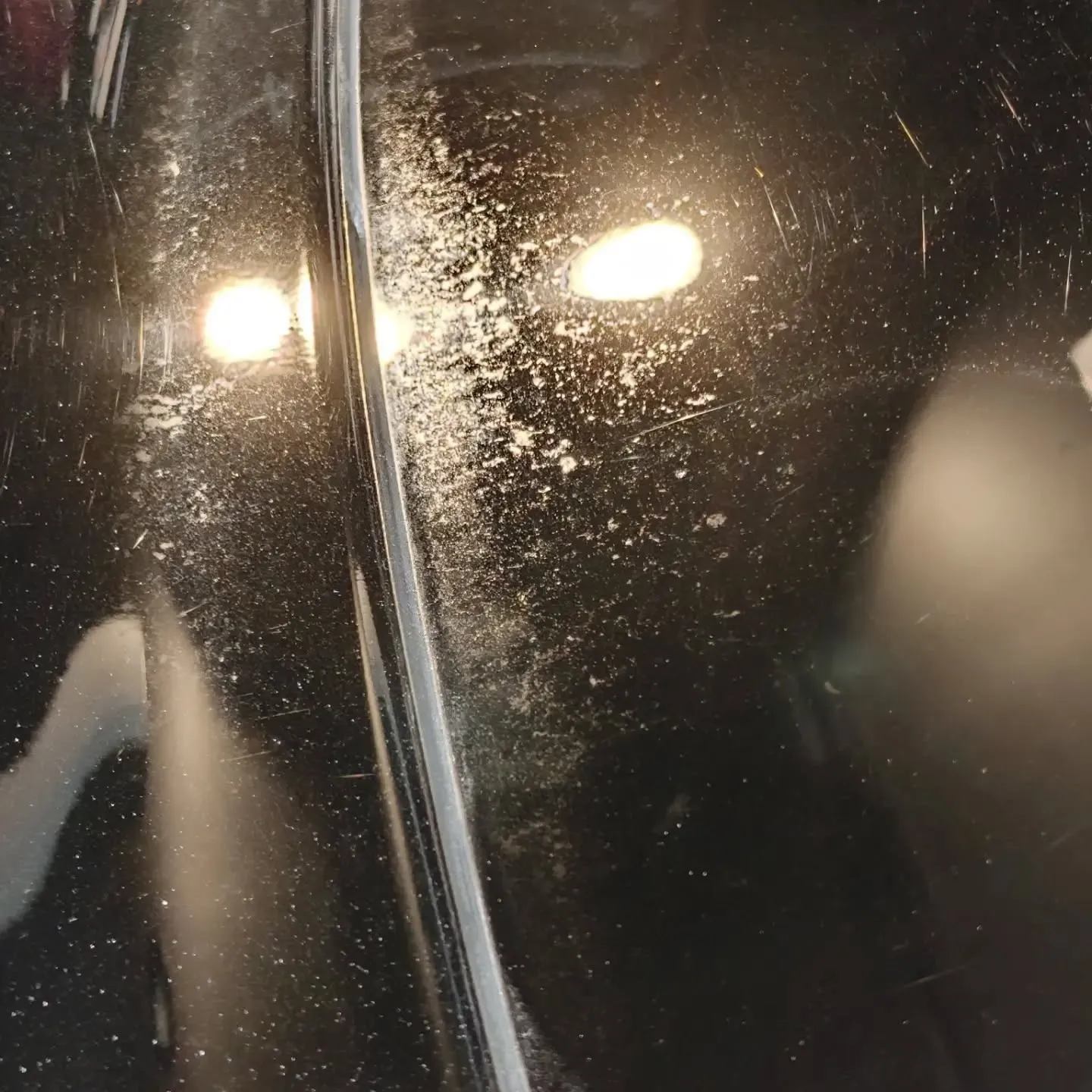 貴方の車にもこのようなシミはありませんか？